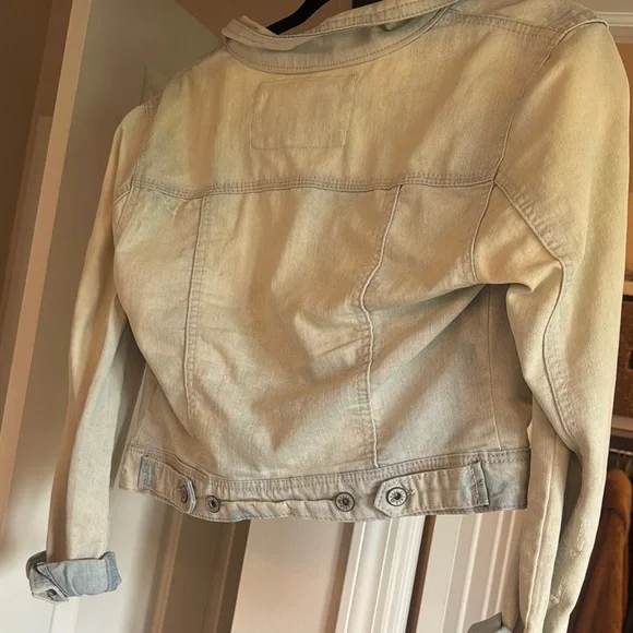 Women's Light Denim Jacket - Picture 4 of 4